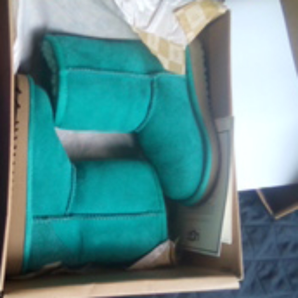 Girls uggs